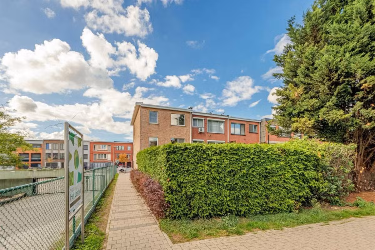 Lichtrijke bel-etage met tuin en garage - 14