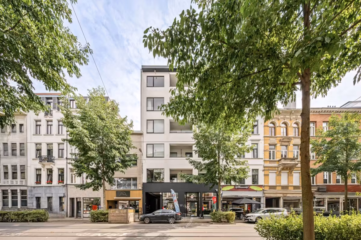 Lichtrijk en stijlvol wonen nabij de Marnixplaats - 2
