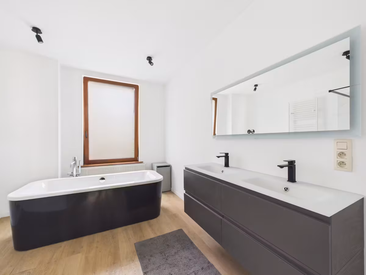 Three-bedroom triplex with balcony in Saint-Gilles - 12