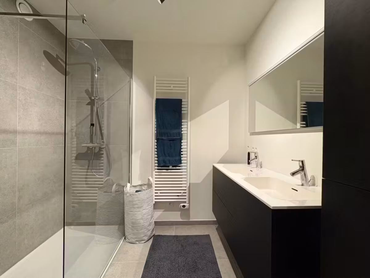 Appartement moderne à 2 chambres avec terrasse et parking - 16