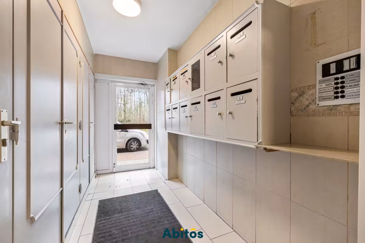Twee slaapkamerappartement met garagebox - 3