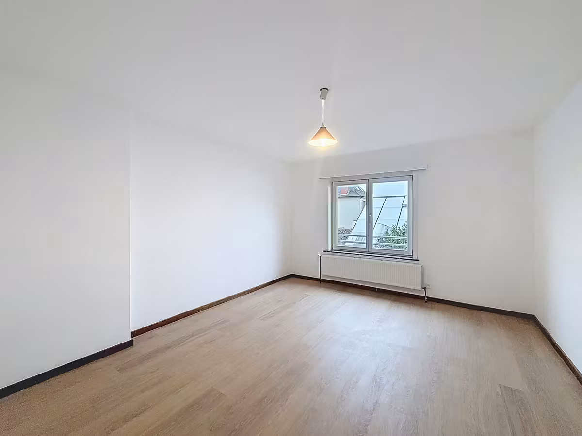 Lichtrijke woning met drie slaapkamers, tuin en garage - 12