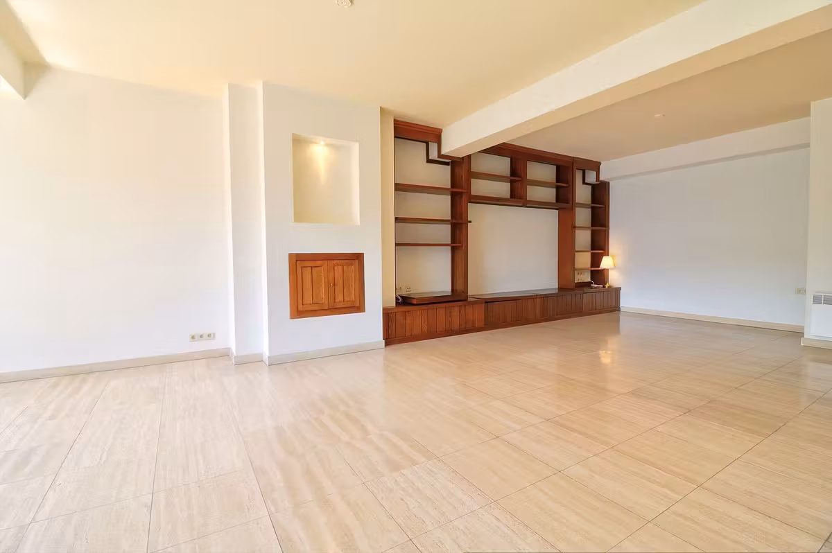 Bright 165 sqm apartment with terrace - 9
