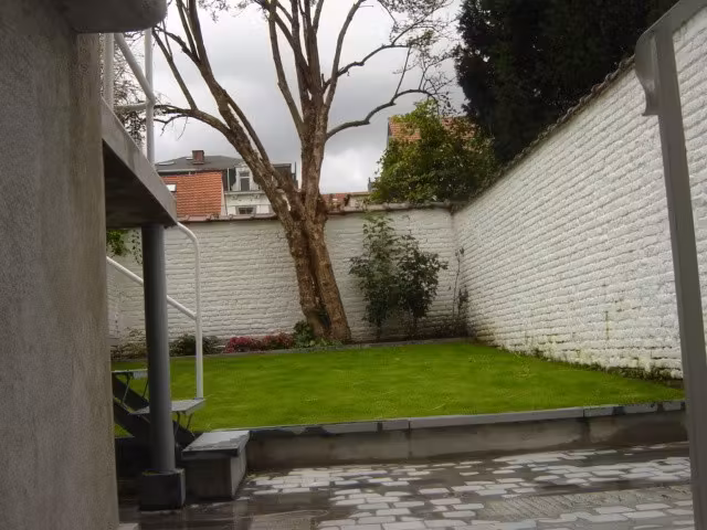 Magnificent character house with south-facing garden and small garage - 11