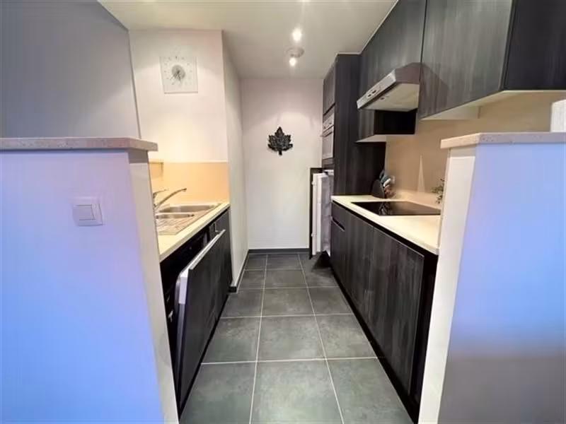 Flower District! Superb Furnished 2 Bedroom Apartment with Terrace - 9
