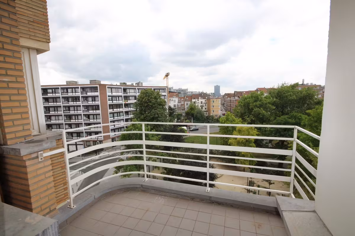 Spacious 3-bedroom apartment with 2 terraces in 1040 Etterbeek - 4