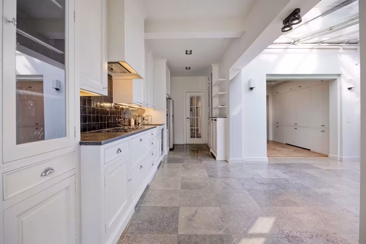 Magnifique maison de maître rénovée avec 6 chambres, jardin et double parking - 14