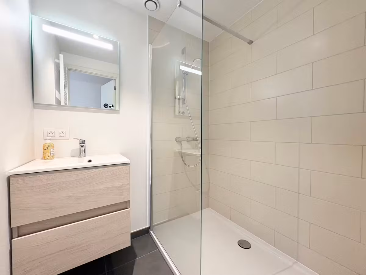 Beautiful apartment with 2 bedrooms and large terrace - 9