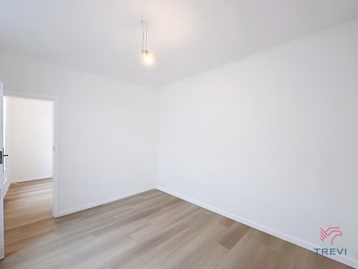 Gerenoveerd appartement met één slaapkamer en balkon - 4