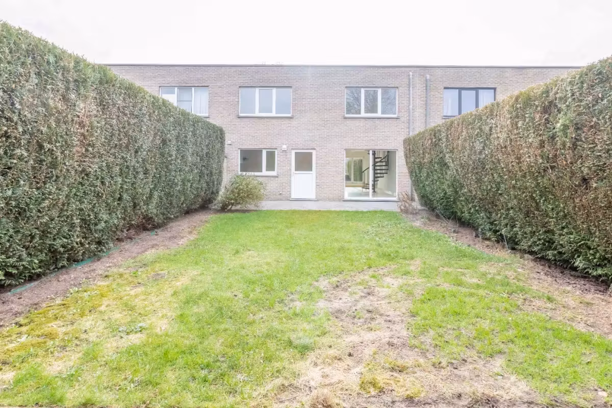 Instapklare woning met garage en tuin