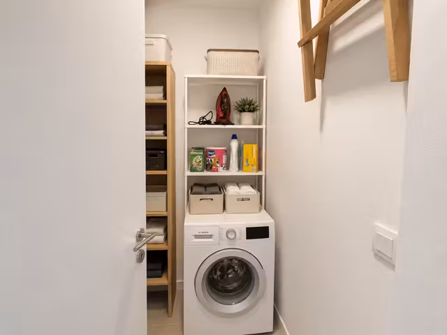 100 sqm apartment with balconies in Forest - 11