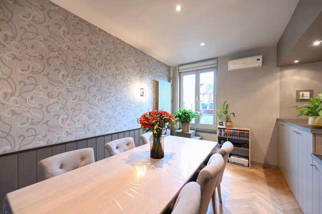 Mooie en gerenoveerde woning in populaire straat te Borgerhout - 8