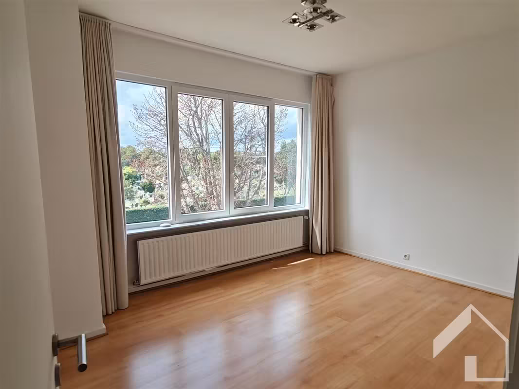 Spacious apartment with 2/3 bedrooms - 8