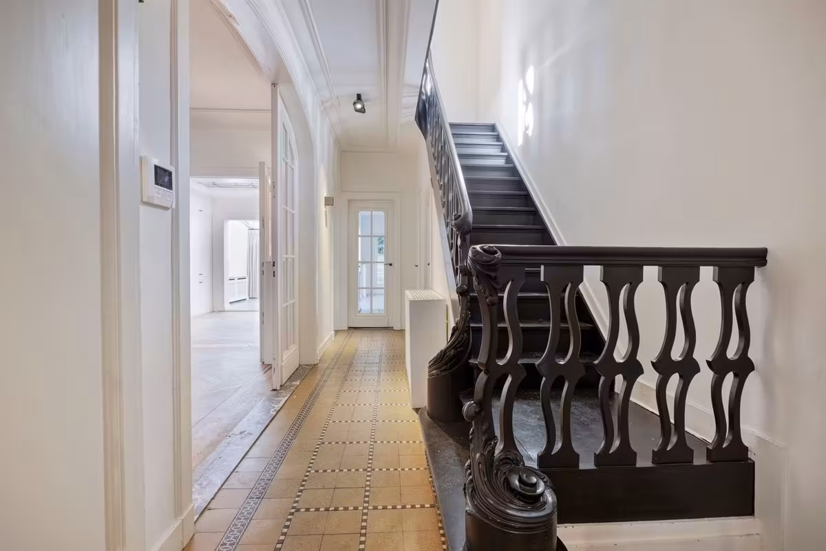 Magnifique maison de maître rénovée avec 6 chambres, jardin et double parking - 6