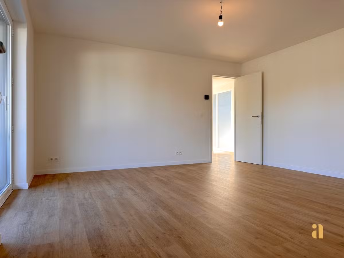 Appartement rénové avec terrasse ensoleillée - 14
