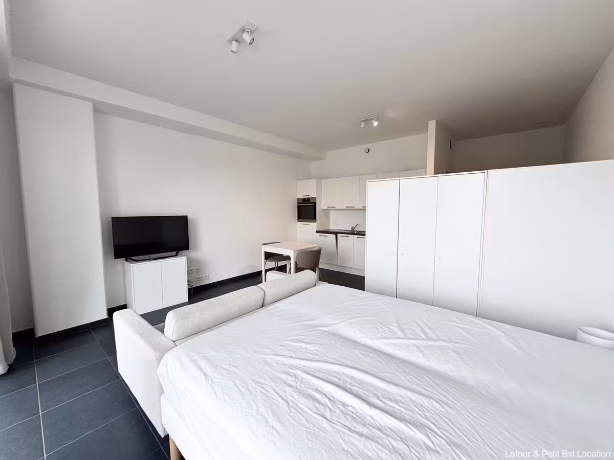 Furnished studio in Evere met groot terras - 4