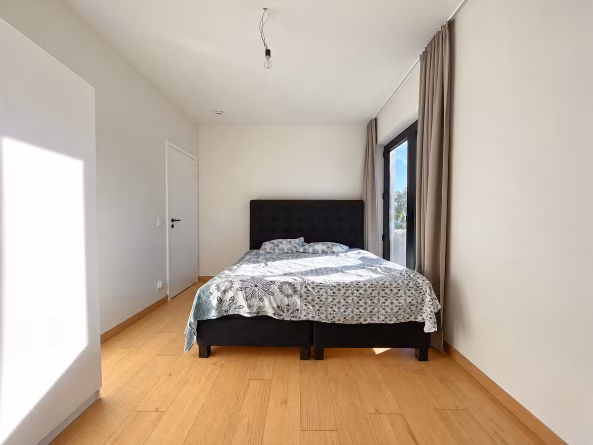 Spacious 3-bedroom apartment with large terrace - 4