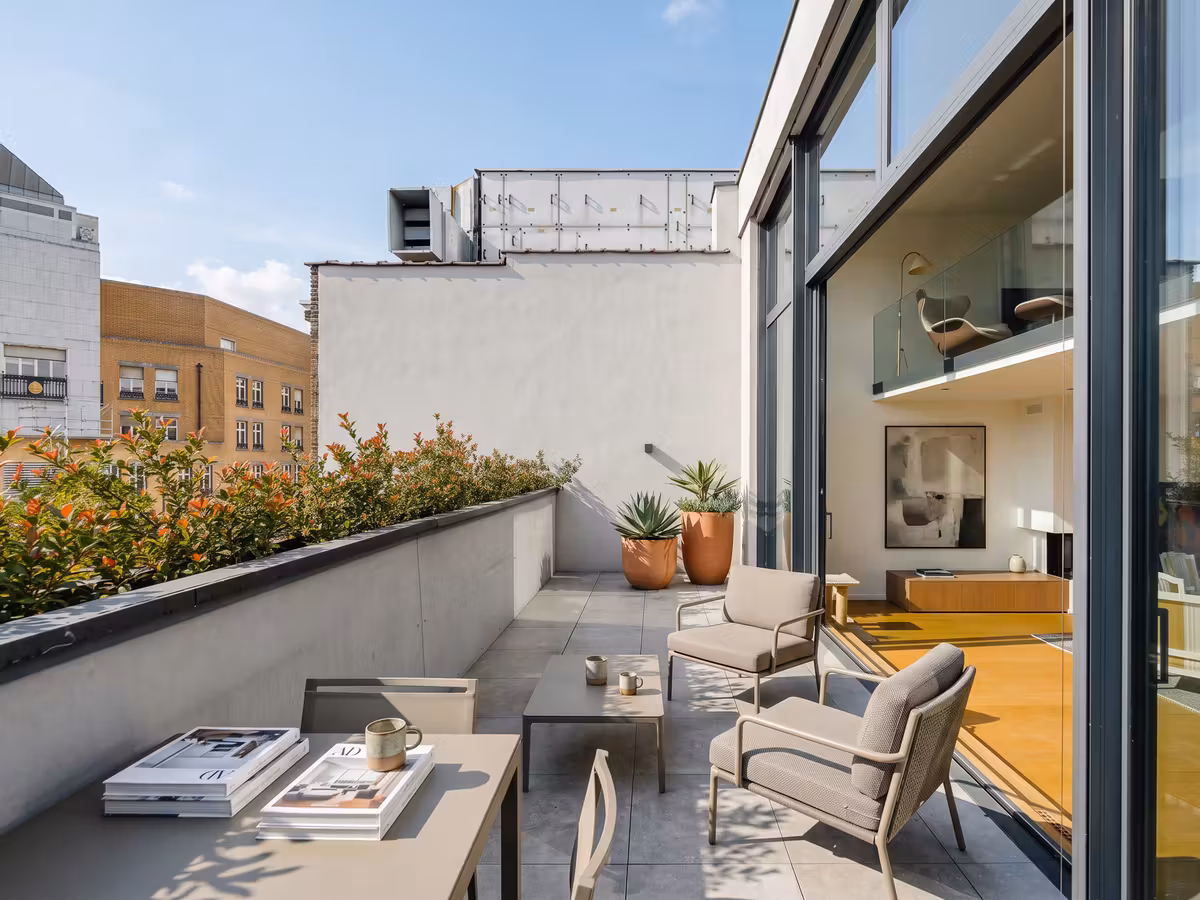 Renovated triplex penthouse near Louise - 17