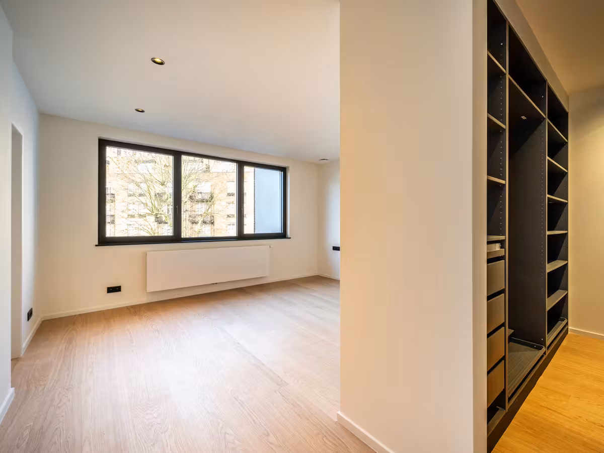 Renovated triplex penthouse near Louise - 13