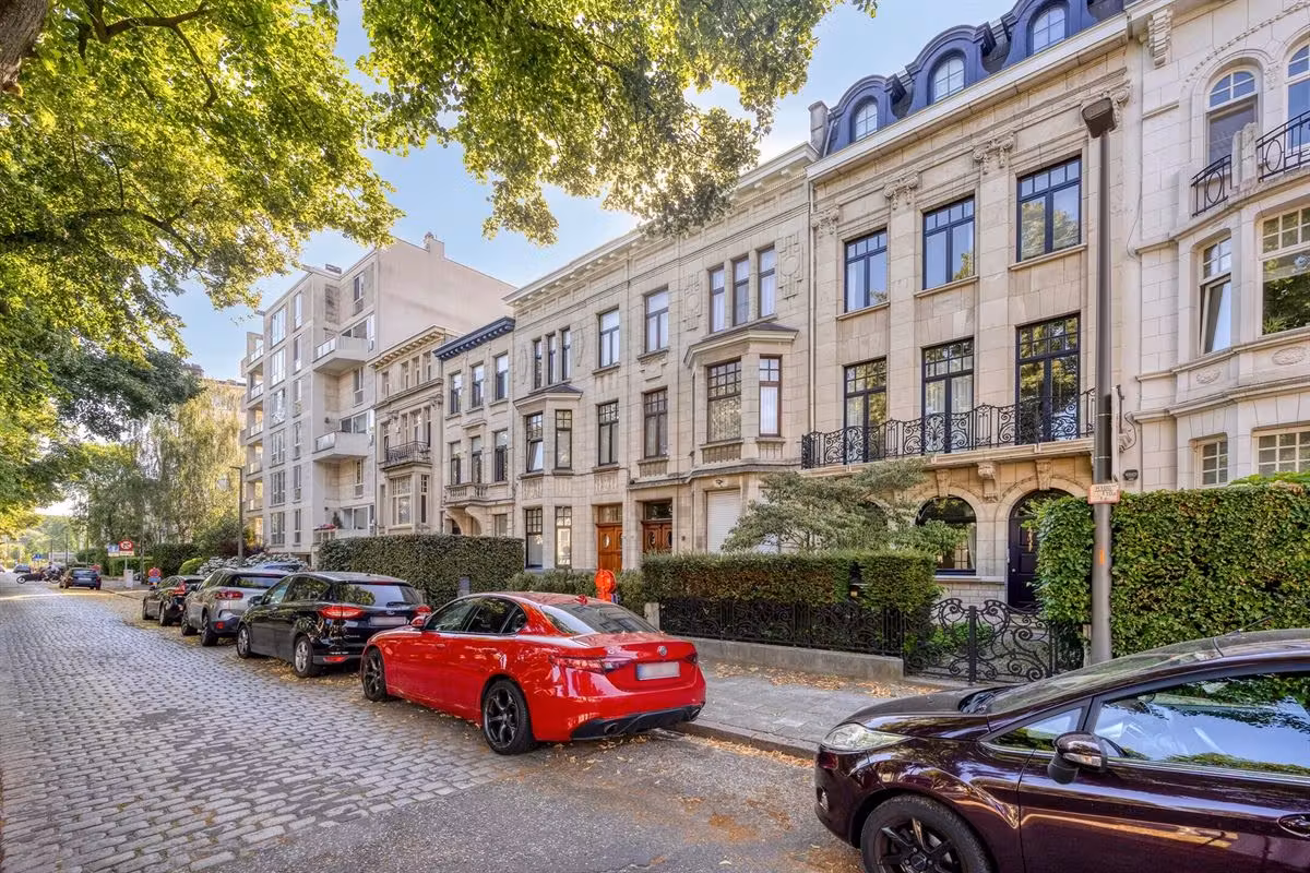 Magnifique maison de maître rénovée avec 6 chambres, jardin et double parking - 2
