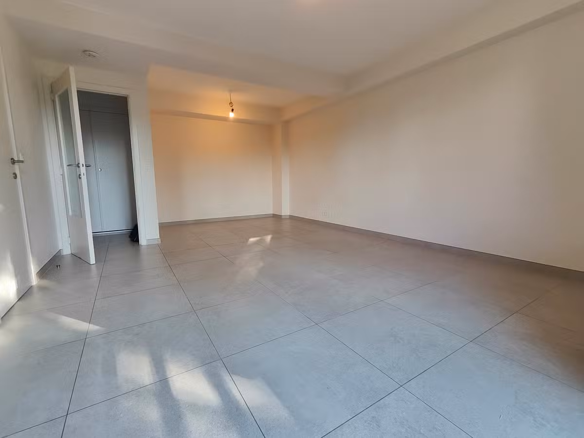 Renovated studio with terrace in Jette - 6