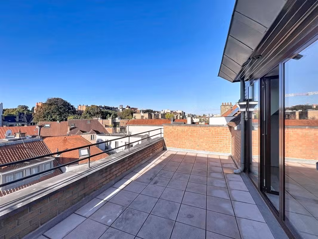 Triplex with terrace and garage near the European district - 2