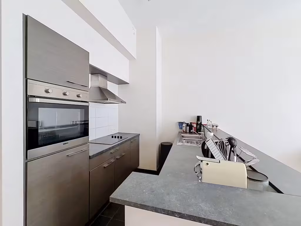 Appartement te huur in Sint-Jans-Molenbeek met terras en parking - 3