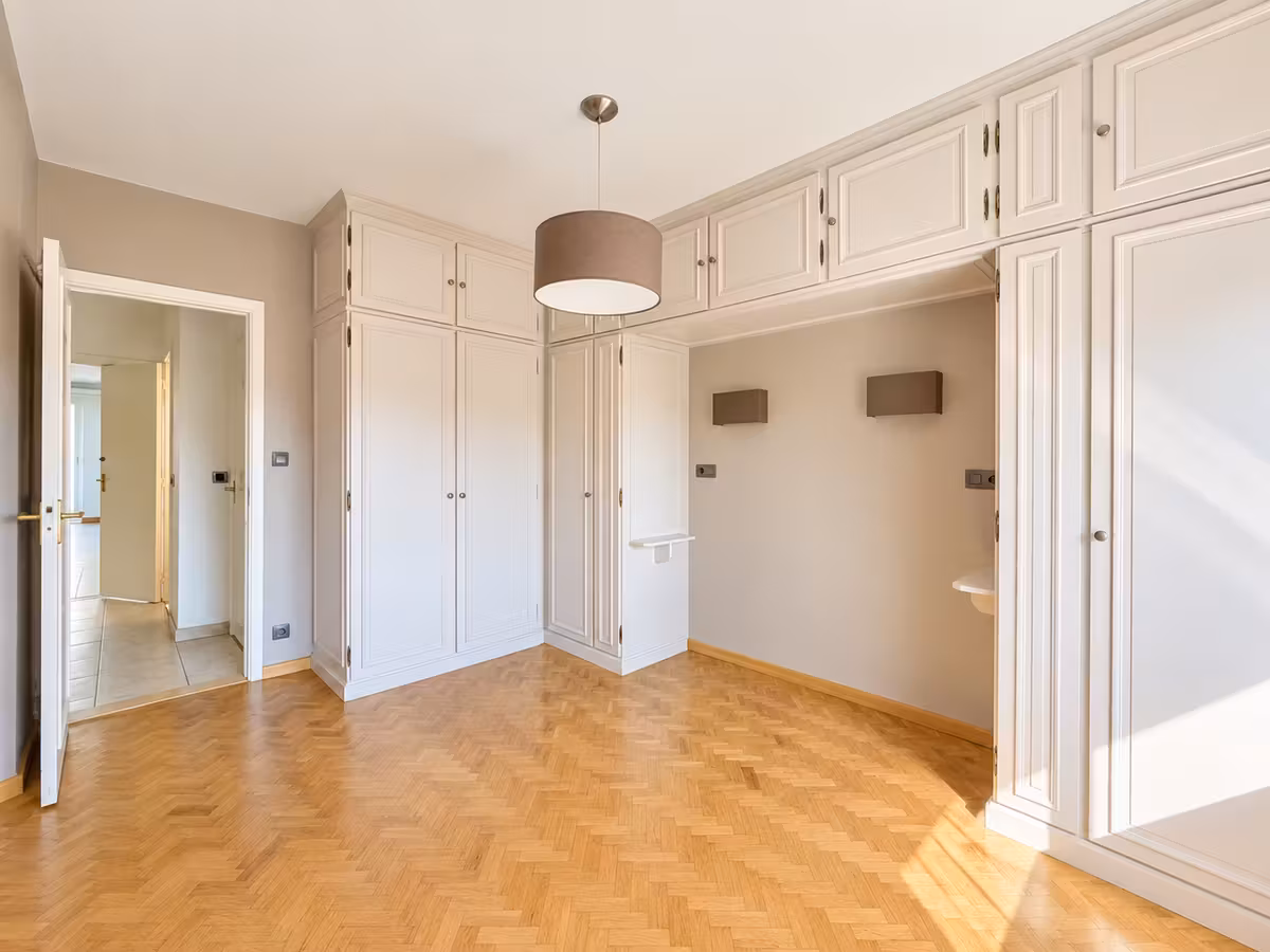 2-bedroom apartment with unobstructed views - 10