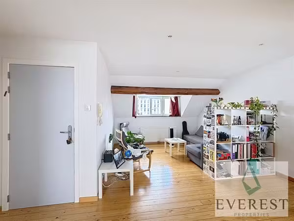 Mooi ongemeubileerd appartement met balkon - 11