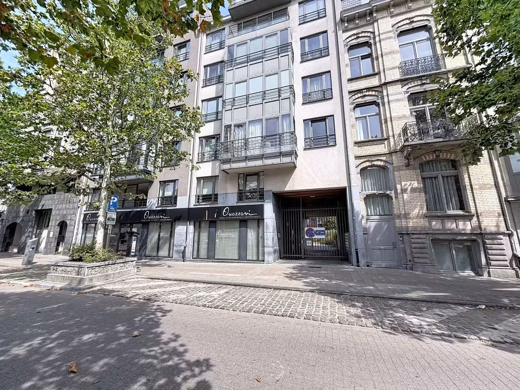 Appartement te huur in Sint-Jans-Molenbeek met terras en parking - 2