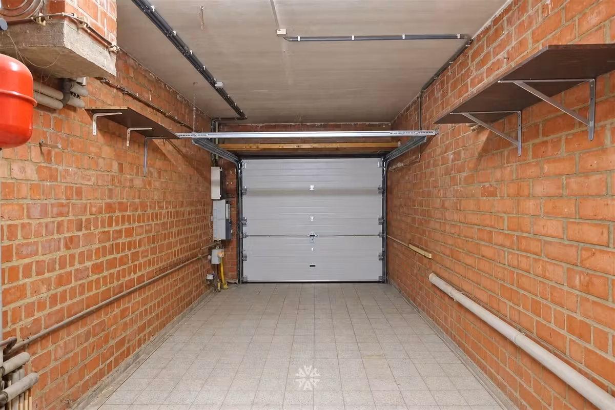 Maison en rangée rénovée avec garage intégré - 5