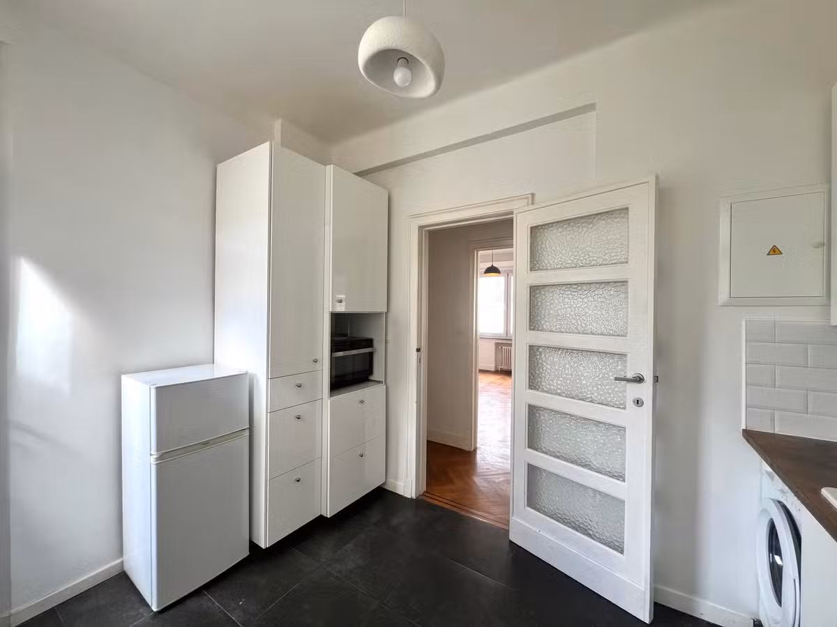 Lichtrijk appartement met twee slaapkamers in Sint-Gillis - 12