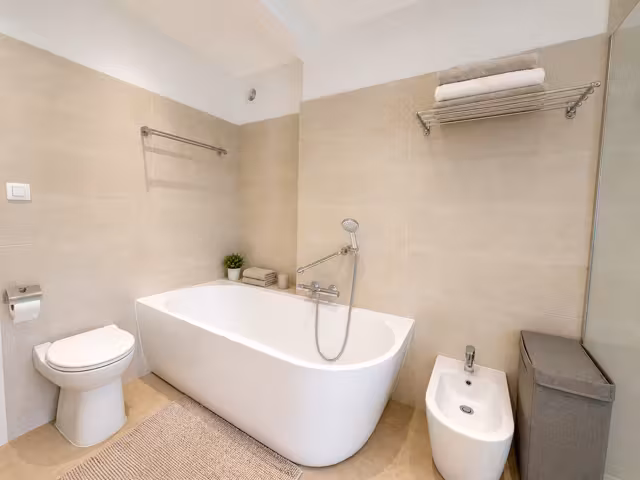 100 sqm apartment with balconies in Forest - 13