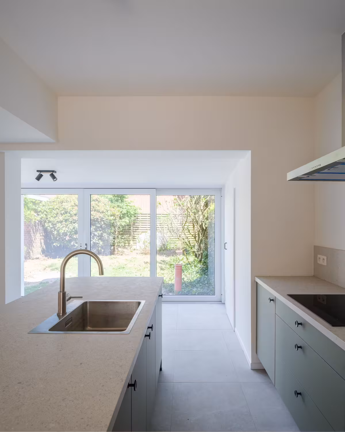 Ruime halfopen bebouwing met tuin - 13