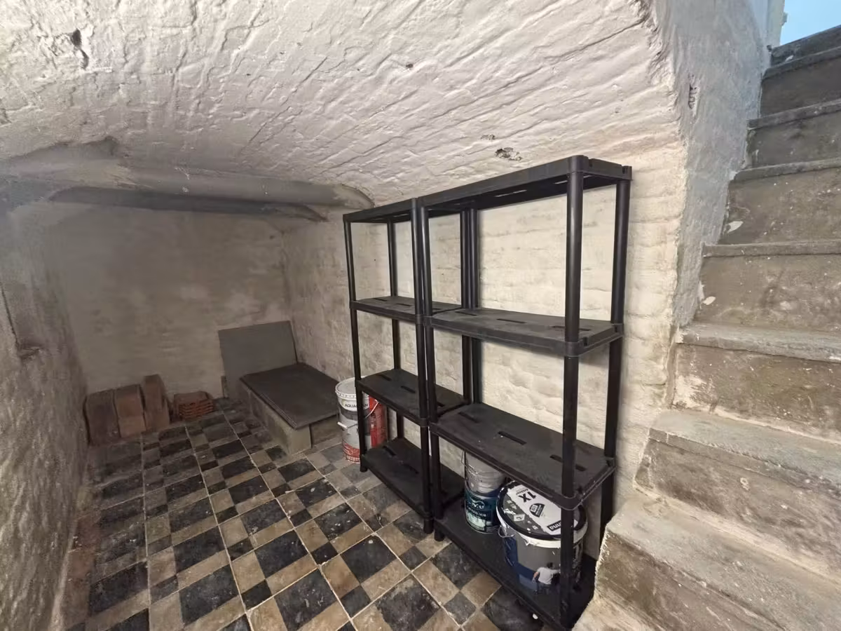 Renovated family house with courtyard - 7
