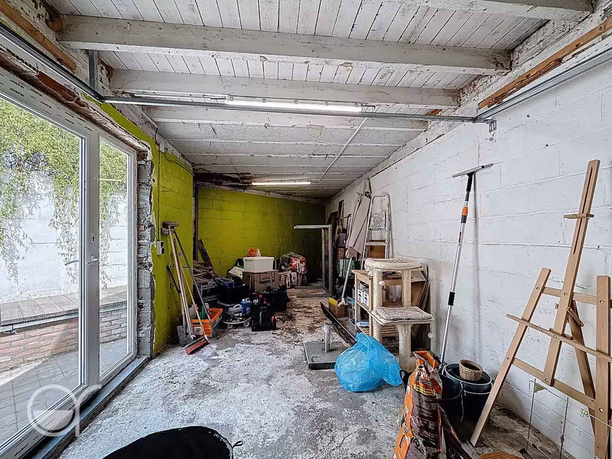 Ruim gelijkvloers 1-slaapkamerappartement met stadstuintje en garagebox - 15