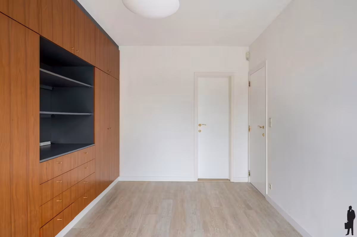 Ruim villa-appartement met 4 slaapkamers & garage - 12