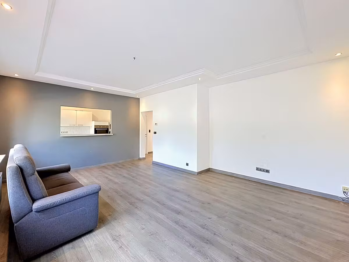 Lichtrijk hoekappartement met 2 slaapkamers te huur in Wilrijk - 11