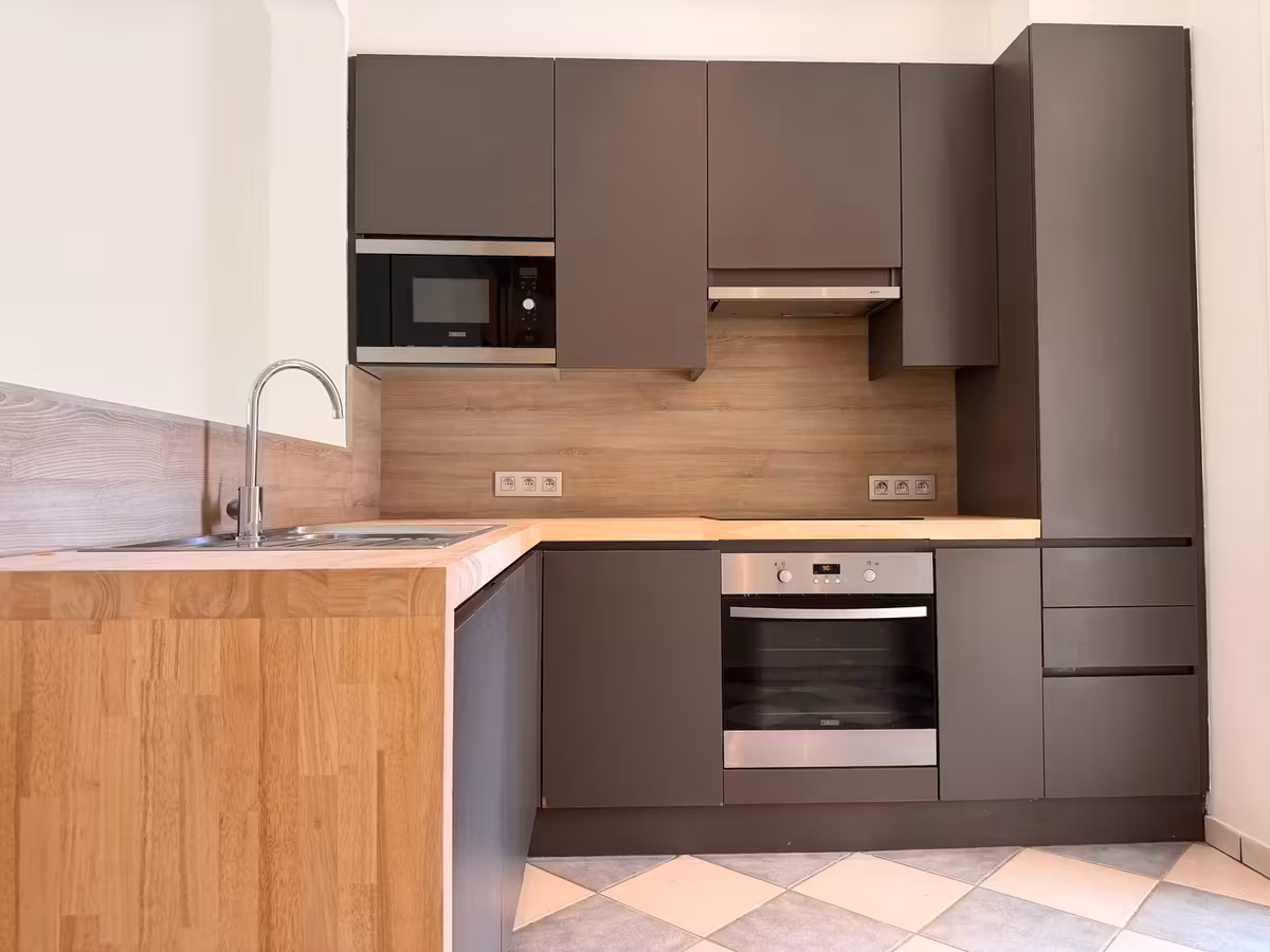 Energy-efficient apartment with solar panels - 3