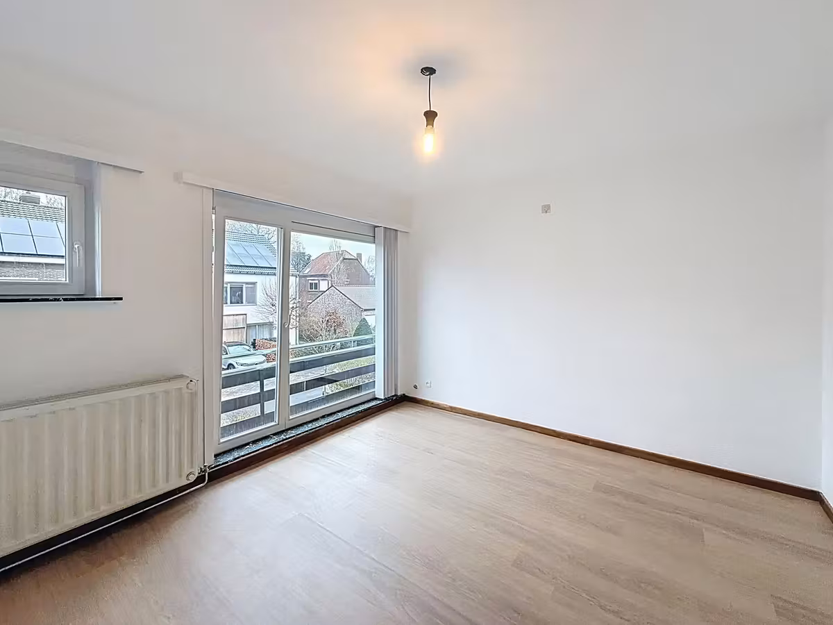 Lichtrijke woning met drie slaapkamers, tuin en garage - 9