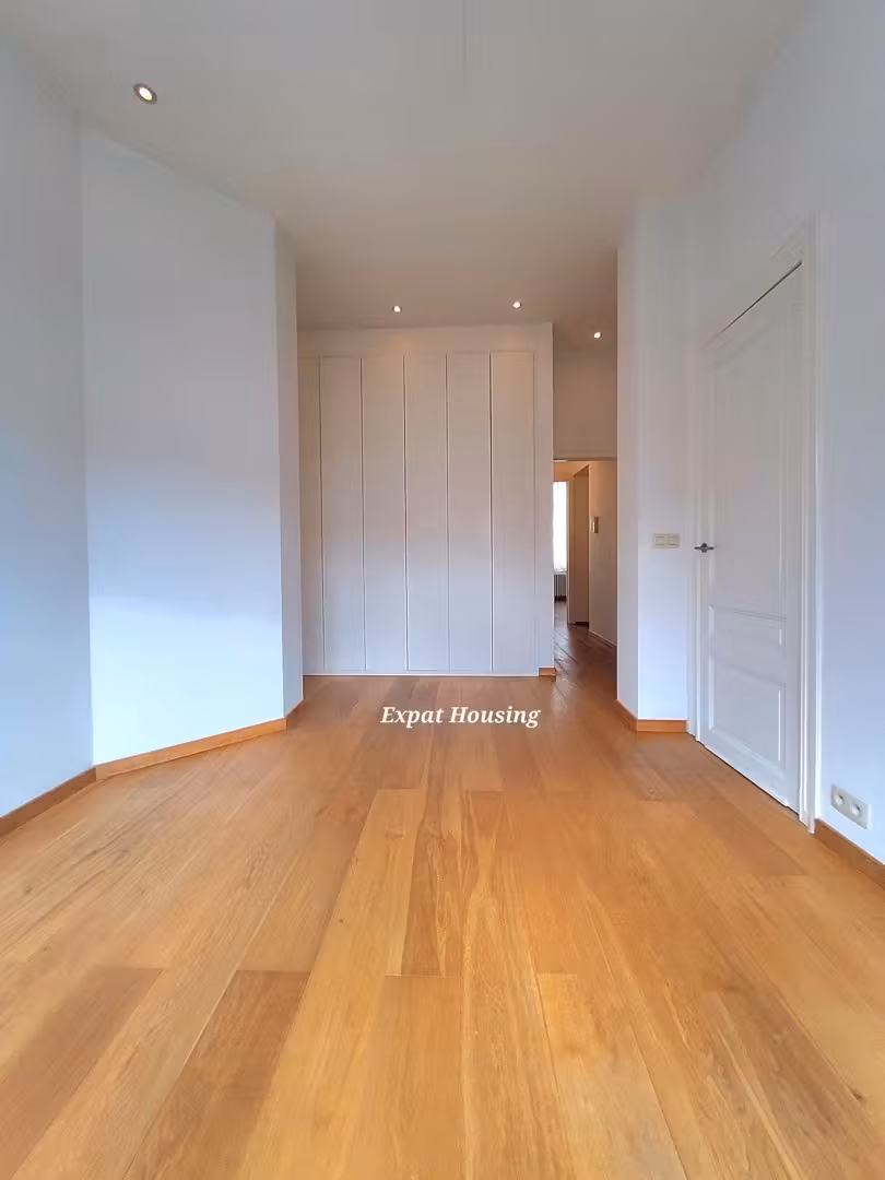 Magnificent character house with south-facing garden and small garage - 14