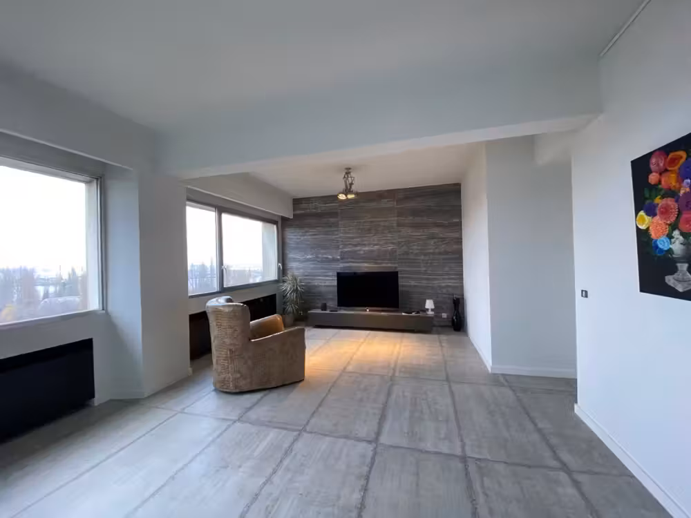 Gerenoveerd appartement op de 9de verdieping van Riverside Tower - 3