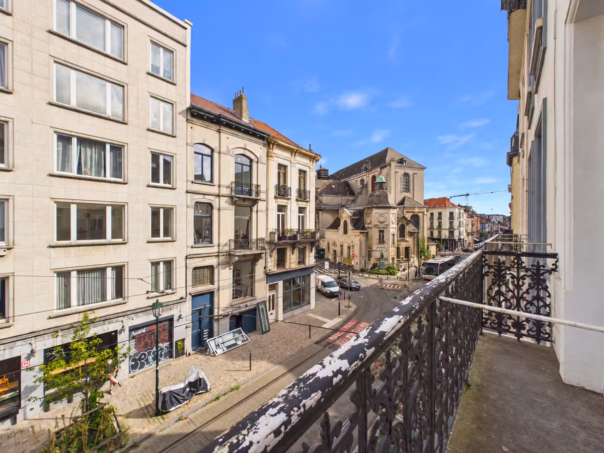 Three-bedroom triplex with balcony in Saint-Gilles - 2