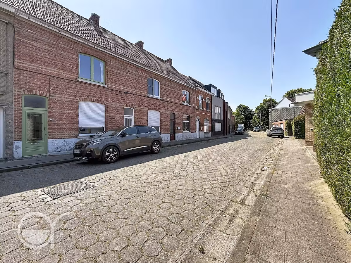 Rijwoning met 2 slaapkamers en zonnig stadstuintje in centrum Drongen - 16