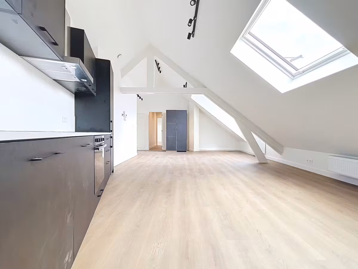 Superbe appartement 2 chambres entièrement rénové à Schaerbeek - 4