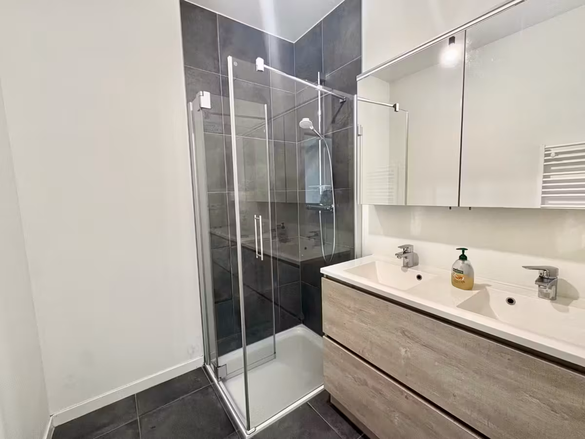 Two-bedroom apartment with parking space - 5