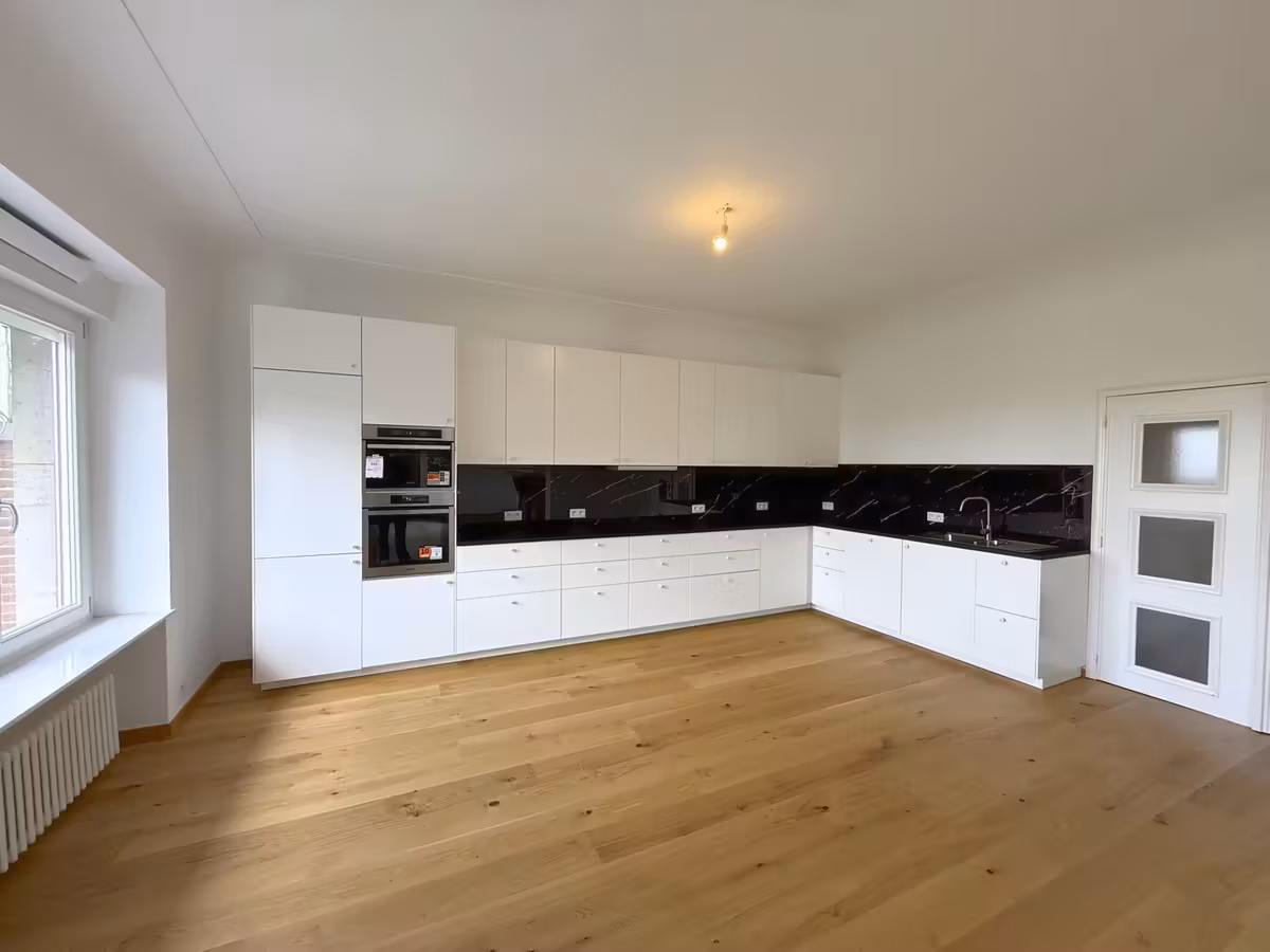 Renovated apartment with terrace in Forest - 3