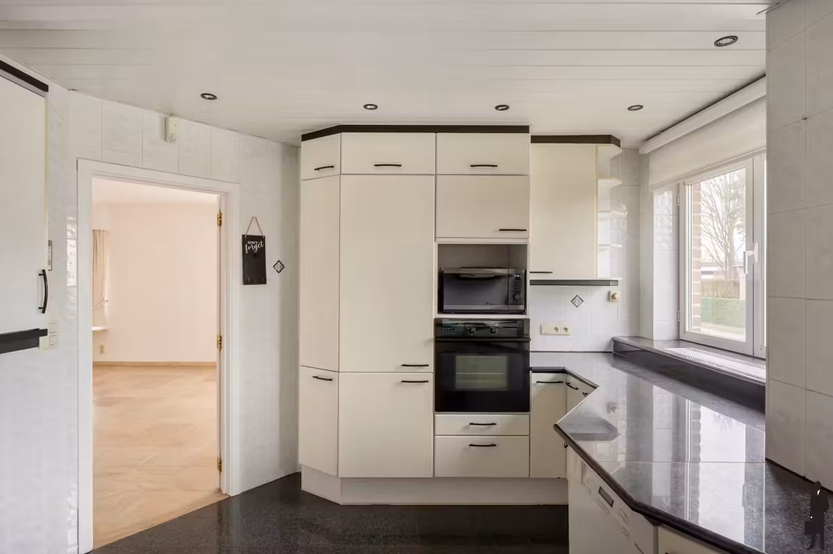 Ruim villa-appartement met 4 slaapkamers & garage - 15