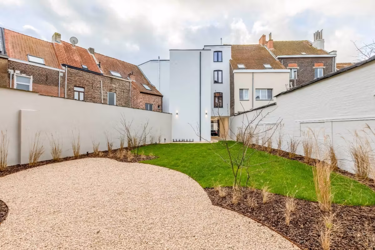 Gerenoveerd 1-slaapkamerappartement met gemeenschappelijke tuin - 2