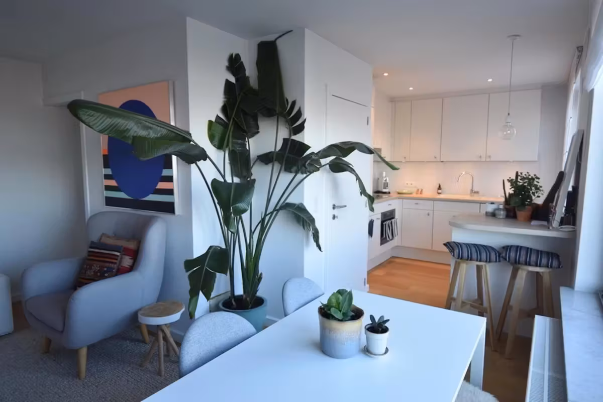 Sunny terrace apartment with panoramic views - 7